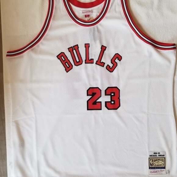 Men's Mitchell & Ness Michael Jordan White Chicago Bulls Rookie Authentic Jersey - Picture 4 of 12